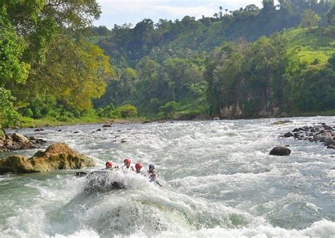 Cagayan de Oro: A Guide to City of Golden Friendship.